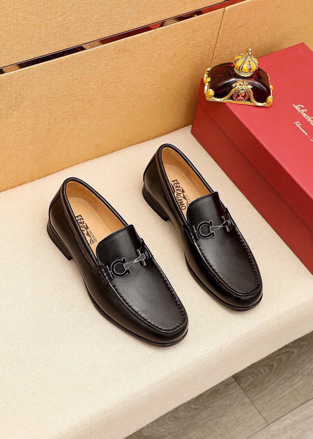 Men's shoes 💰480 💐 Product trademark: Ferragamo "Ferragamo" casual leather shoes Regular size: 38-44 (45🉑️customized) Product materials: Selected imported first-layer calfskin upper + luxury hardware buckle, imported water-dyed cow leather lining. Strong three-dimensional visual effect, original outsole color: 4⃣️seed leather materials available